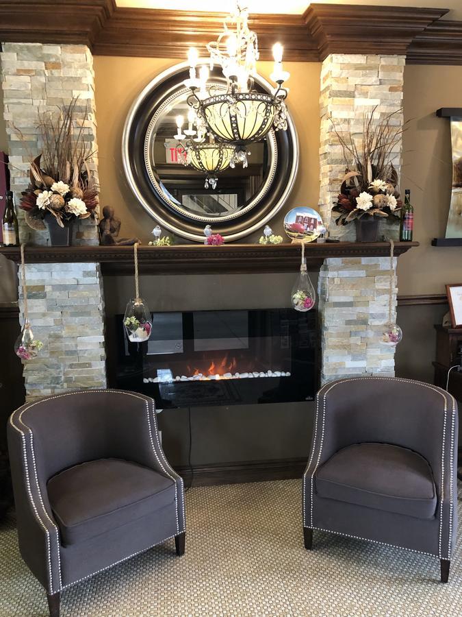 Talbot Trail Inn & Suites Лимингтон Экстерьер фото