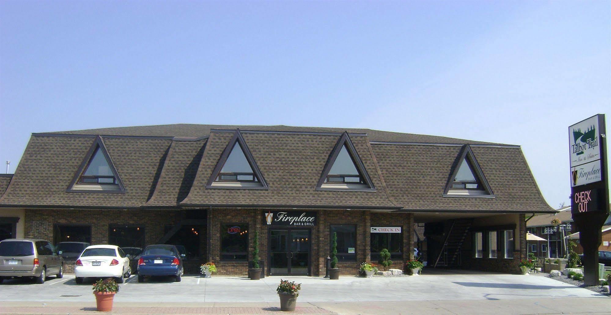 Talbot Trail Inn & Suites Лимингтон Экстерьер фото